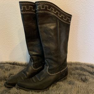 Ariat snip toe boots. Size 8!